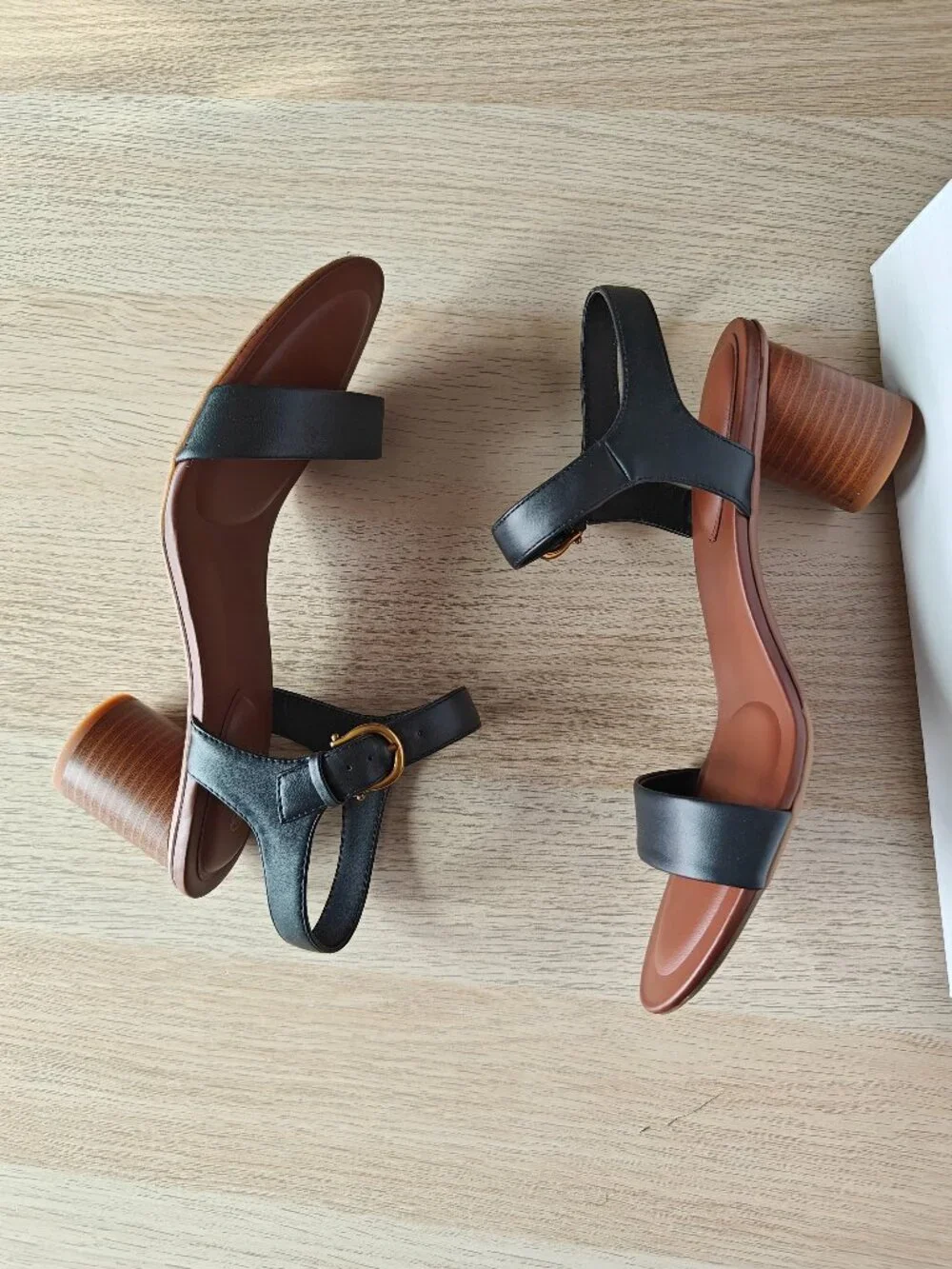 GIANI BERNINI CYLINDER STACKED HEEL SANDALS (SIZE 11M)